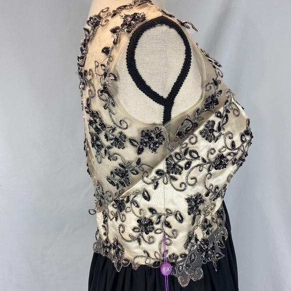 Black evening party prom dress floorlength, appliqué, sequin, sheer size 6 - Picture 7 of 14